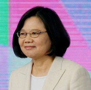 China urges U.S. to block transit by Taiwan president