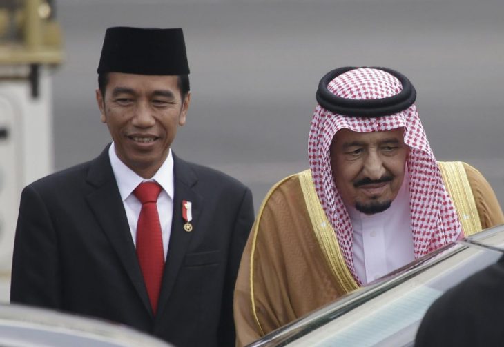 Crowds greet Saudi king on rare visit to Indonesia