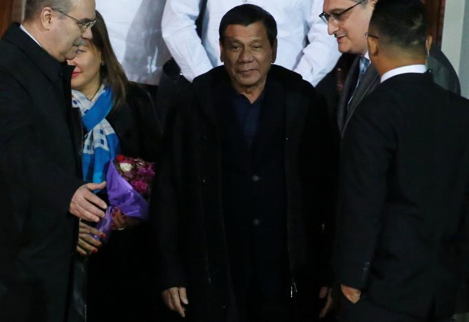 Philippines needs modern arms to fight ISIS, Duterte tells Putin