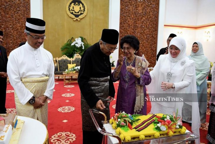 Esteemed Dr.M and wife get royal birthday surprise