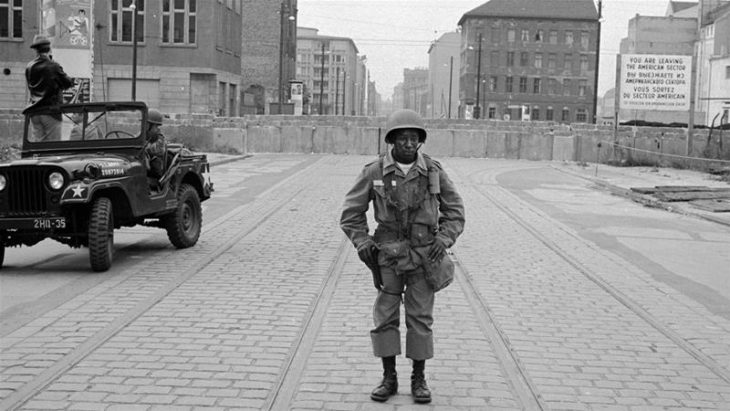 Ost Deutschland 1961: Documenting American segregation at the Berlin Wall