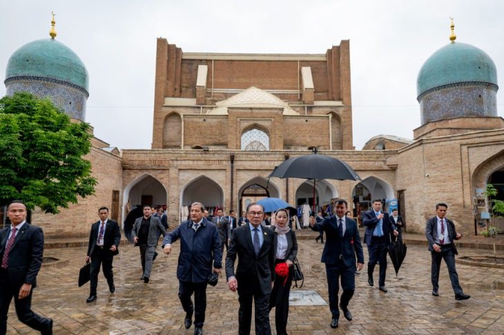 Prime Minister  Anvar Ibrahim visited the Hazrati Imam Complex in Tashkent