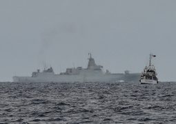 “West Phillipne Sea” or “South China Sea”: Chinese navy vessels collide while chasing Phllipine coast guard ship