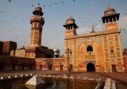 Wazir Khan Mosque showcases Mughal architecture in Lahore