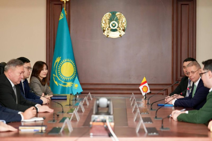 Kazakhs and Shell, despite multibillion dollar dispute, signs New Exploration Deal