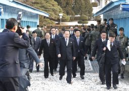 With the weal hand and “no cards”, South Korea flip-flops on its policy toward North Korea