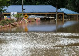 Extreme floods to test Malaysia into next year